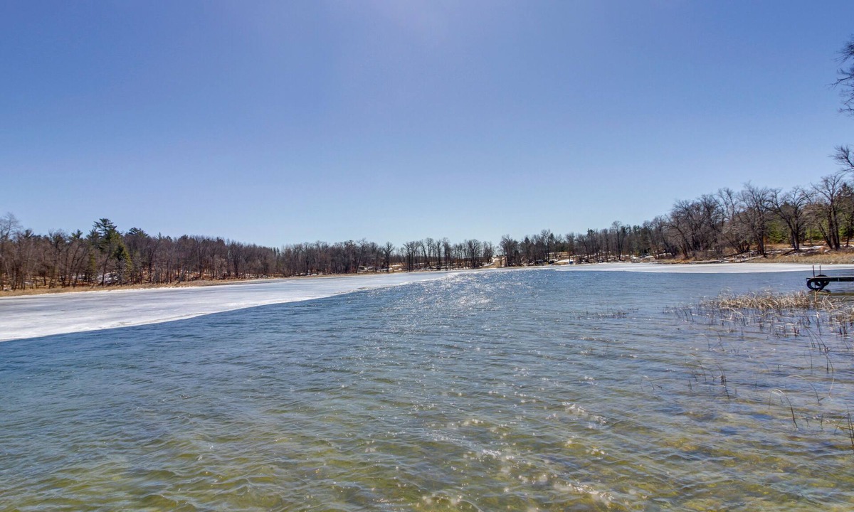 Park Rapids Cabin | Lakefront Resort Cabin w/Porch in Park Rapids!