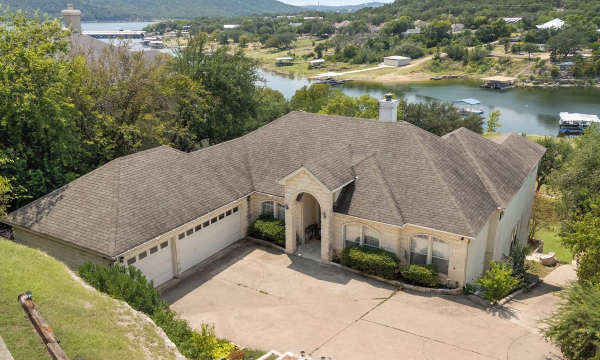 Leander House | Lakefront Retreat/Boat Dock/Kayak/Paddleboard/Family Fun/Near Austin/Lake Travis