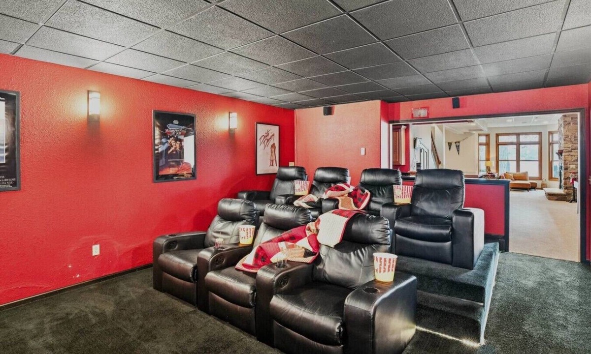 Maplewood House | Lakefront Retreat on Okauchee | Theater, Hot Tub, Bunk Room + 50’ Frontage