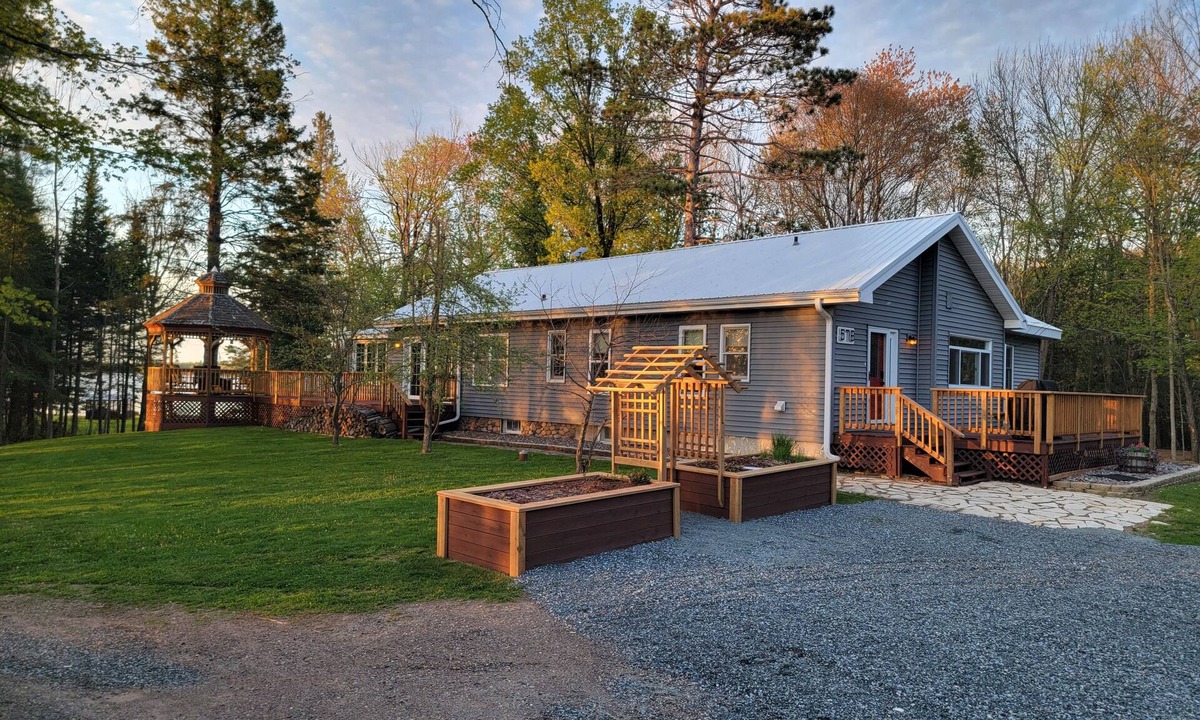Park Falls House | Lakefront retreat on Pike lake chain. fishing & snowmobiling. pet friendly