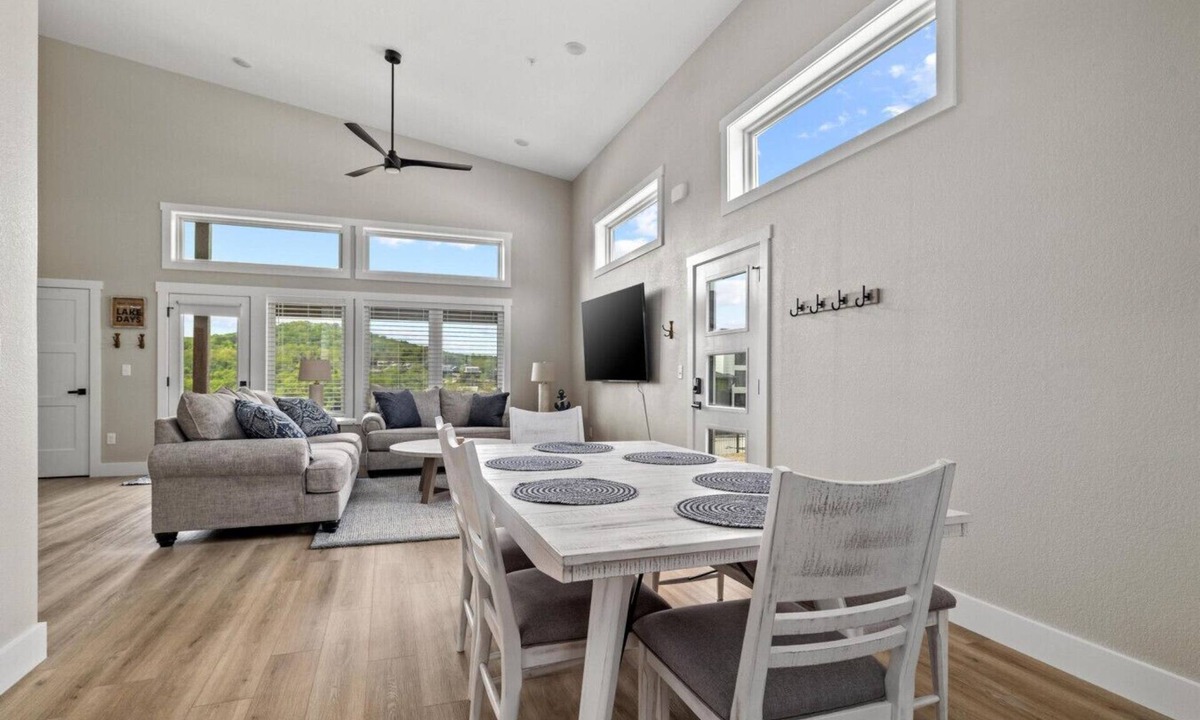 Reeds Spring Apartment | Lakefront Retreat, Swim Dock, Big Patio & Kid Fun Zone