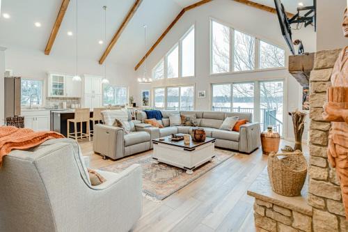 Rhinelander House | Lakefront Rhinelander Cottage w/Private Dock!