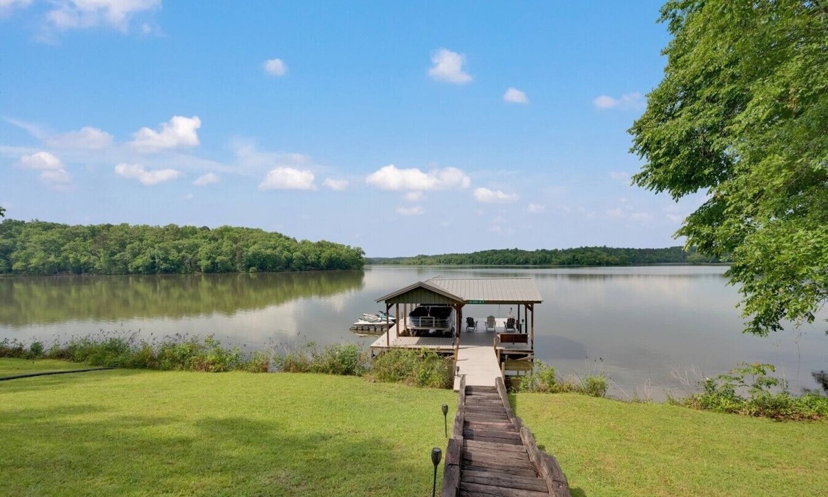 Greenwood County House | Lakefront Sunsets| Private Dock | Kayaks & Fishing