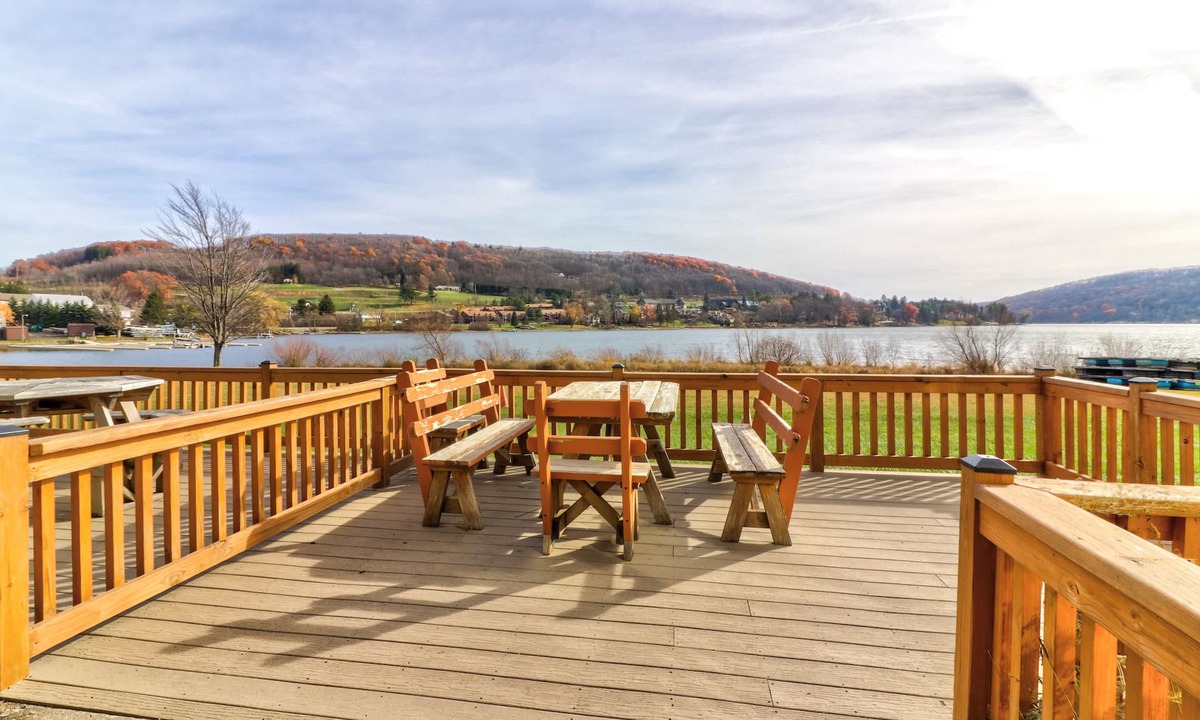 McHenry House | Lakefront Townhouse with Lake & Ski Access