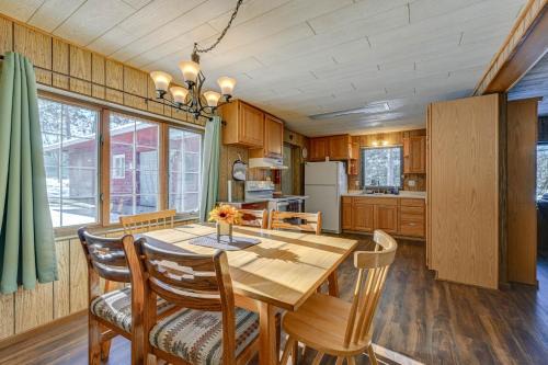 Townsend House | Lakefront Townsend Cabin w/Fire Pit & Dock!