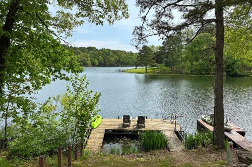Bella Vista House | Lakefront & Trailside Escape w/Private Dock +Deck