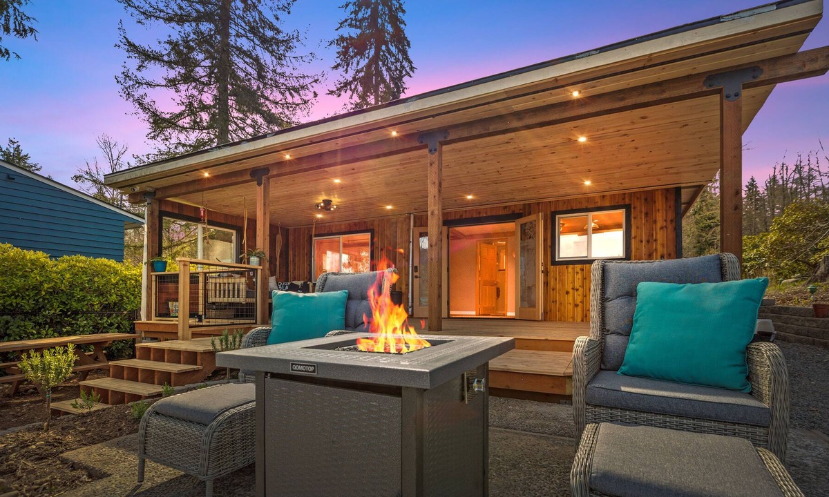 Lake Bosworth Cabin | Lakefront!