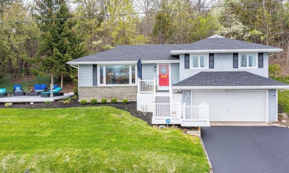 Canandaigua House | Lakefront Vibes & Wine Country 3BR Near Downtown, CMAC Canandaigua Lake Overlook