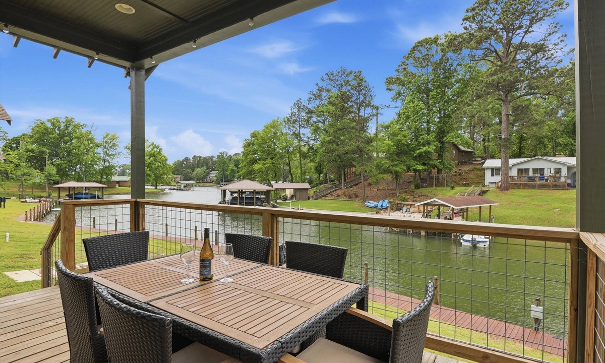 Jacksons' Gap House | Lakefront Villa @ Bay Pines- Unit 7