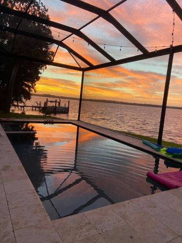 Tarpon Springs Villa | Lakefront villa with pool & heated jacuzzi near award-winning Gulf Coast beaches