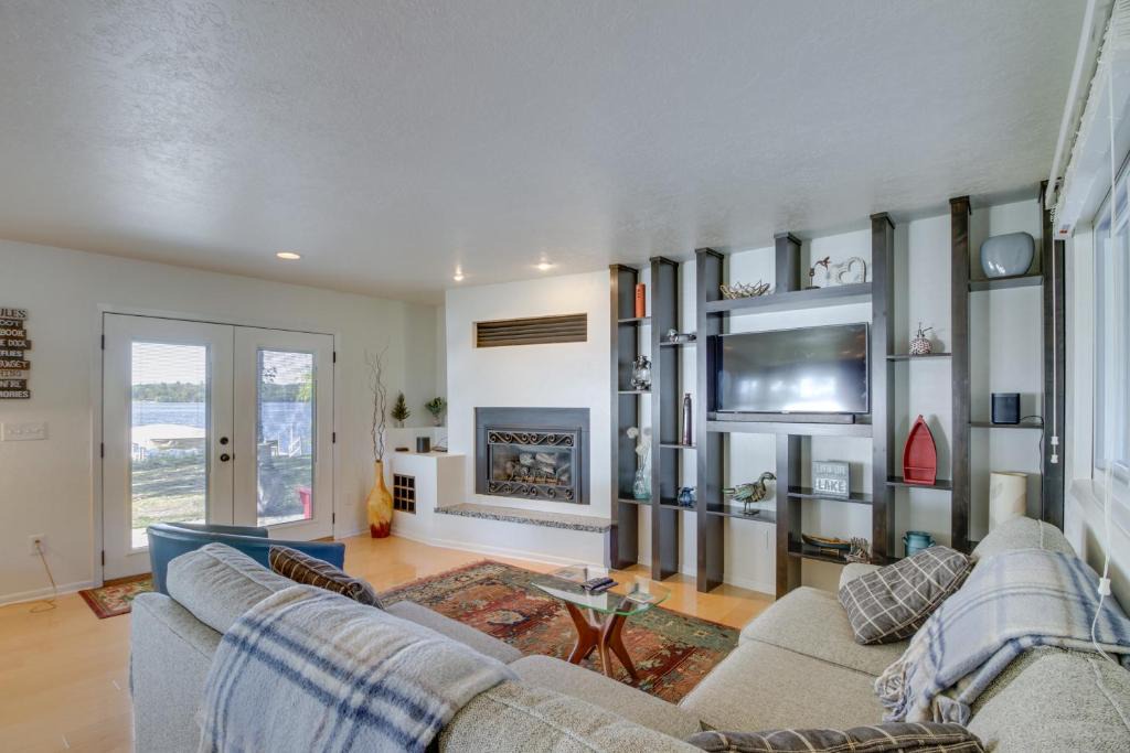 Walker House | Lakefront Walker Home w/Boat Dock & Lift!