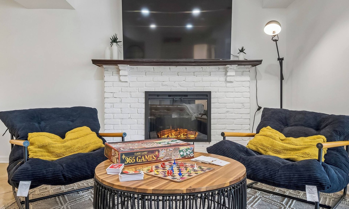 Marlton House | Lakehouse with Gorgeous View Family Friendly!