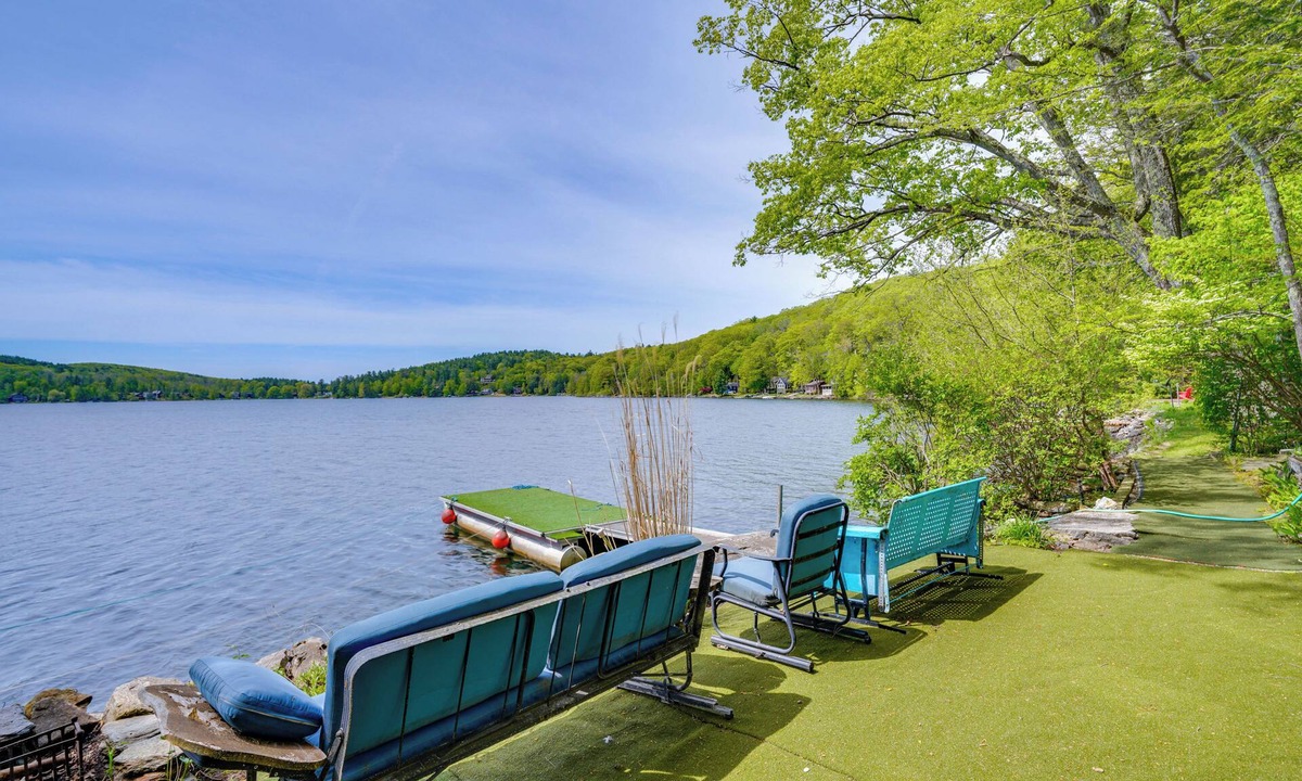 Berkshire Cabin | Lakeside Berkshires Cabin w/ Private Dock & Views