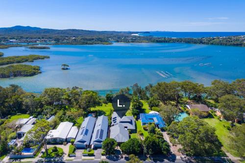 Dunbogan House | Lakeside Bliss