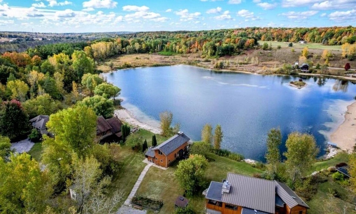 Cascade Cabin | Lakeside Cabin on Private Lake! Perfect for families and couples getaway.