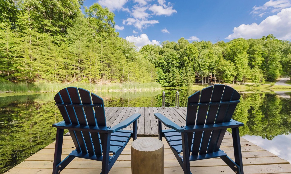 Primrose Cabin | Lakeside Cabin: Private Dock - Canoe & Kayaks - HotTub -PetFriendly -Arcade Game