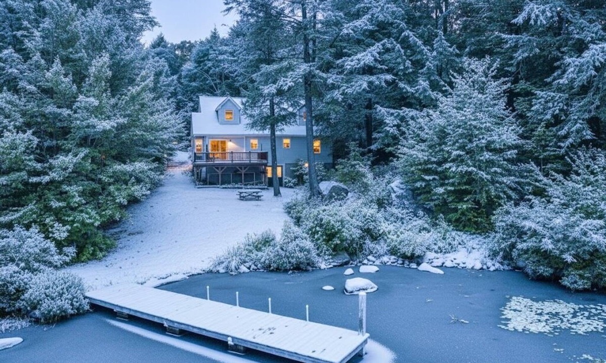 Stoddard House | Lakeside Escape - 4BR/2BA Retreat 2hrs from Boston