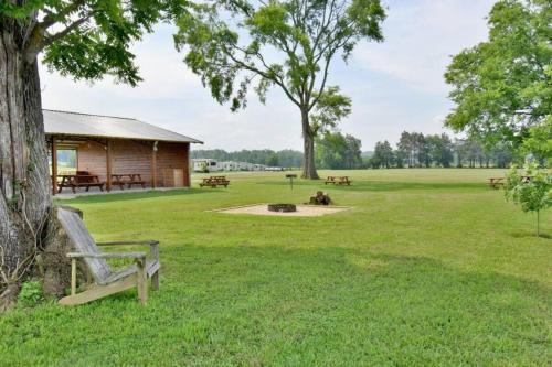 Decatur Apartment | Lakeside Fire Pit Grill Games Picnic Space