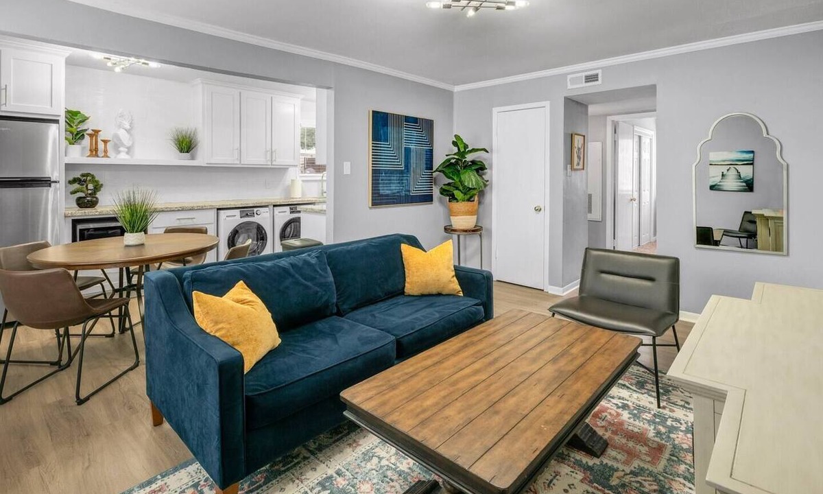 College Station Apartment | Lakeside: First floor/King Beds
