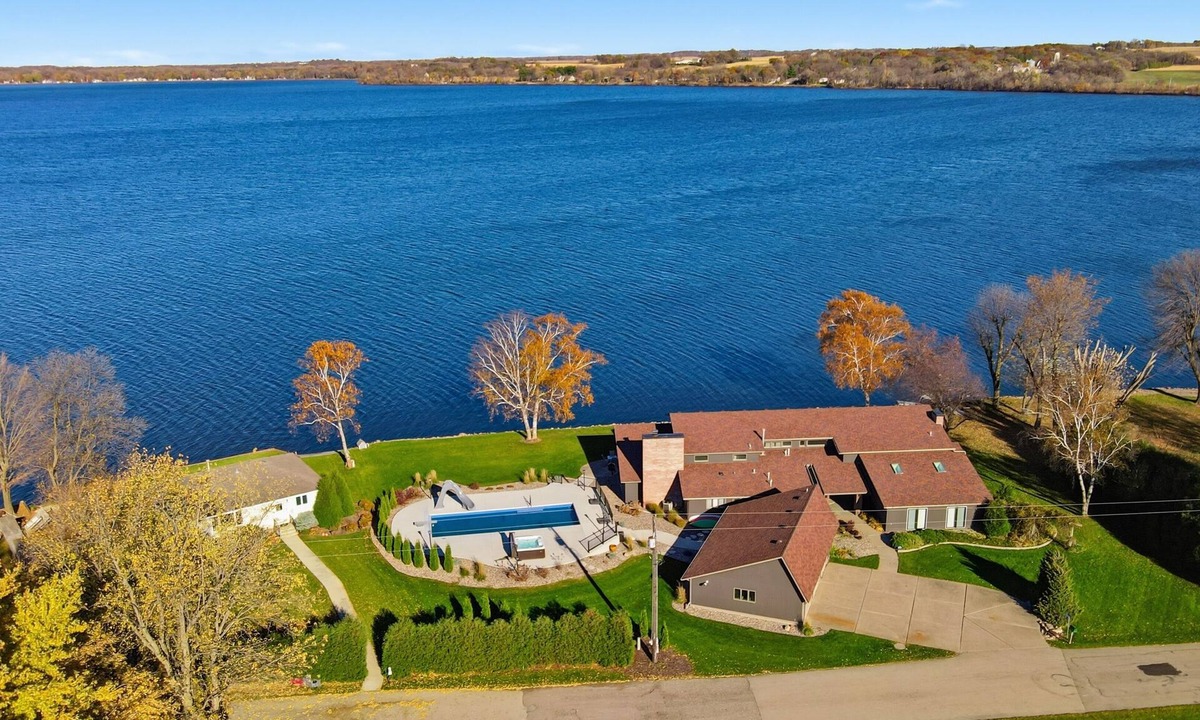 Faribault Cabin | Lakeside Getaway - Games, HotTub & Space to Gather
