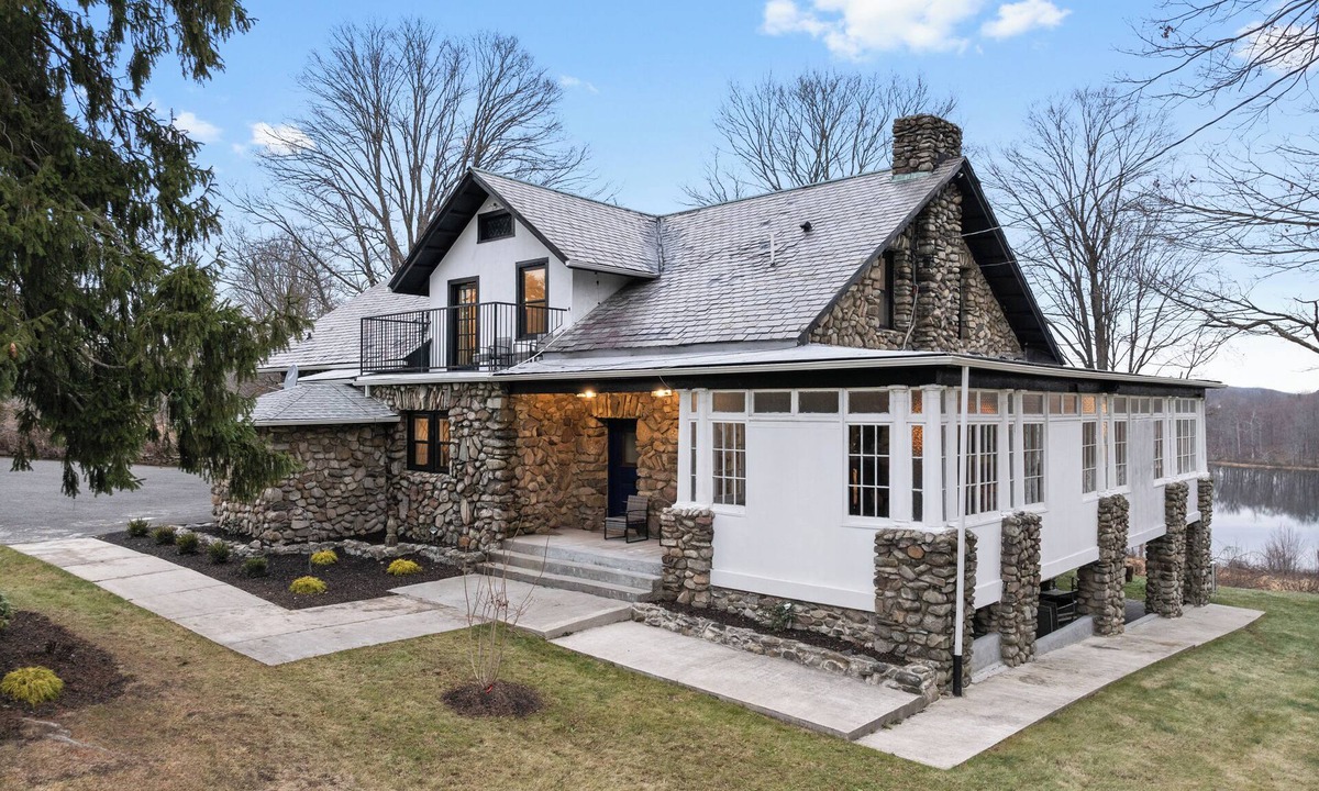 Walton Park House | Lakeside Haven - Ultimate Relaxation Spot