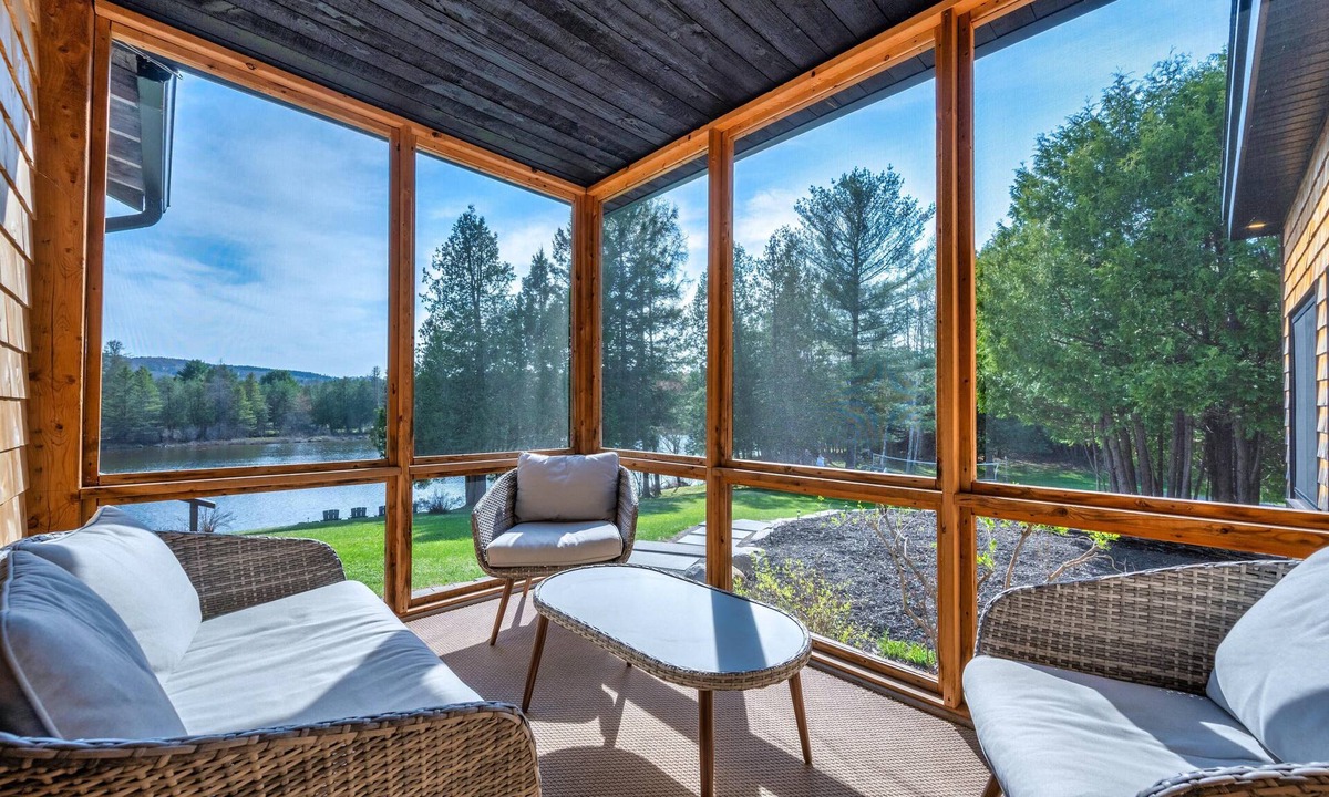 Val Morin Ski Chalet | Lakeside Heritage Retreat - Petit Train du Nord at km 39 - Cedar Creek House