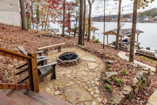 Waleska House | Lakeside Hideaway