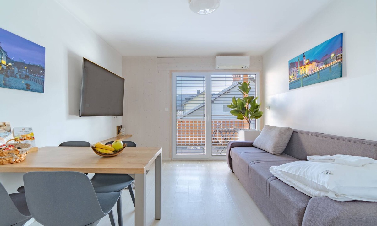Bled Apartment | Lakeside Living: Modern Apartment Just 400m from Lake Bled