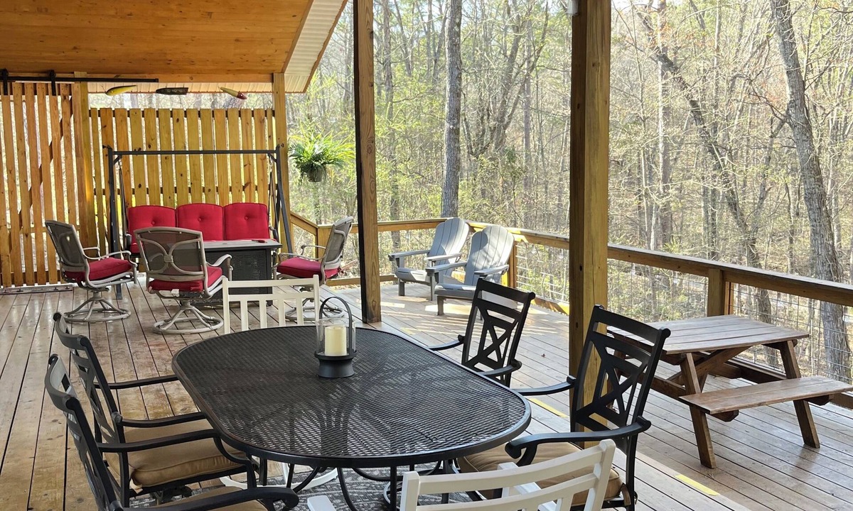 Greers Ferry Cabin | Lakeside Lodge for family fun with game room and covered deck! Fish & Swim!