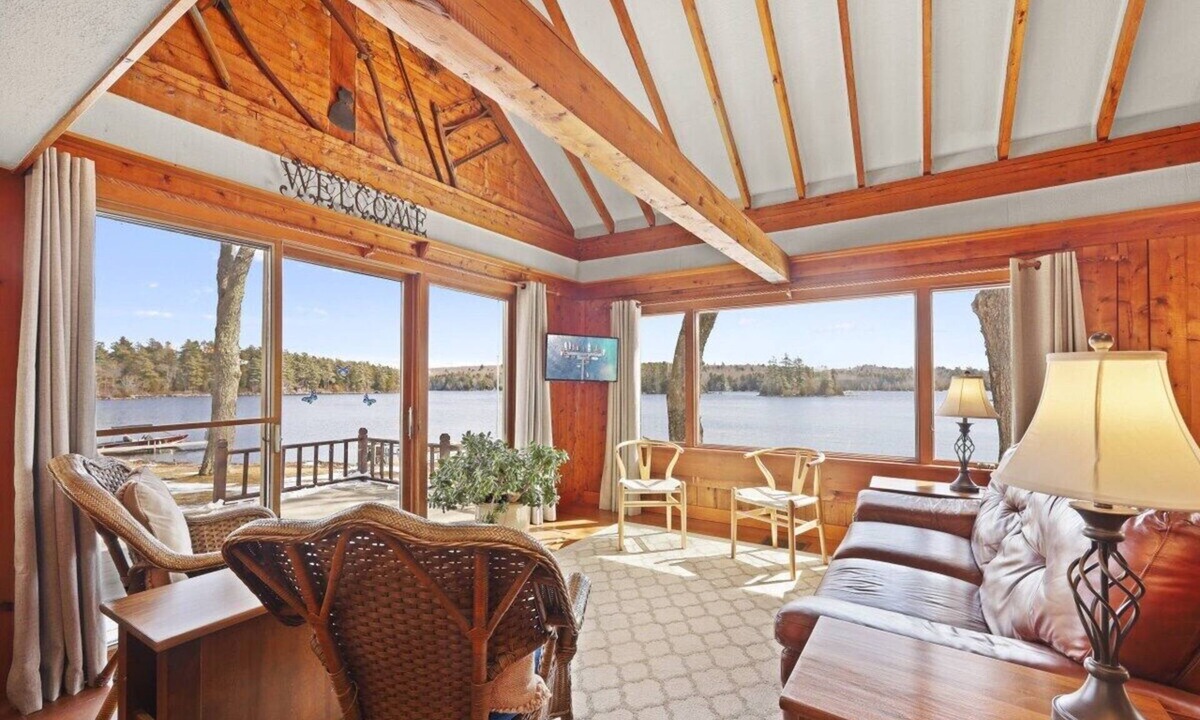Ellsworth House | Lakeside Lodge! Steps to the Lake!
