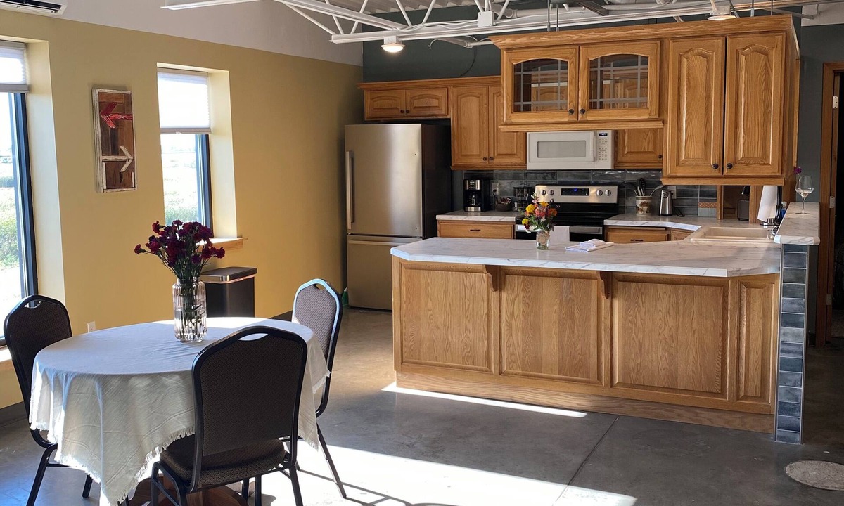 Devils Lake Cabin | Lakeside Lodging @ The Plaza Cozy 2 Bed- 2 Bath Nestled near the Lake Region