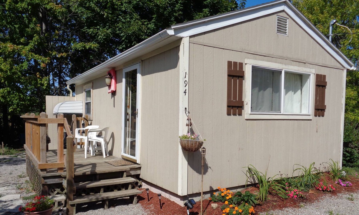 Lakeside Cottage | Lakeside, Marblehead
