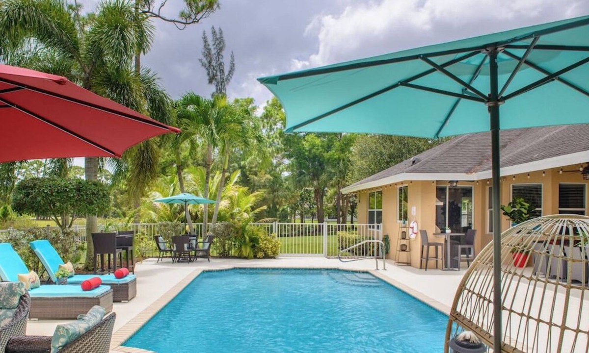 Greenacres Villa | Lakeside Paradise W/Heated Pool near the Beach