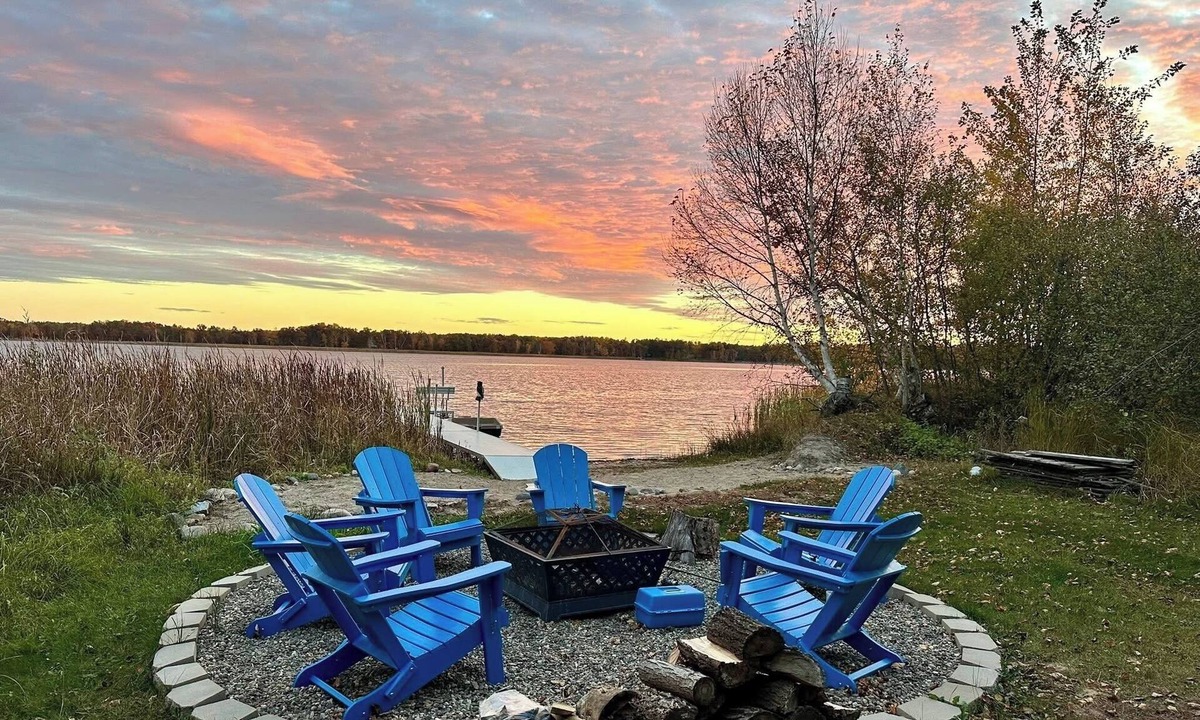 Brainerd House | Lakeside retreat at Blue Heron Hideaway on Red Sand Lake