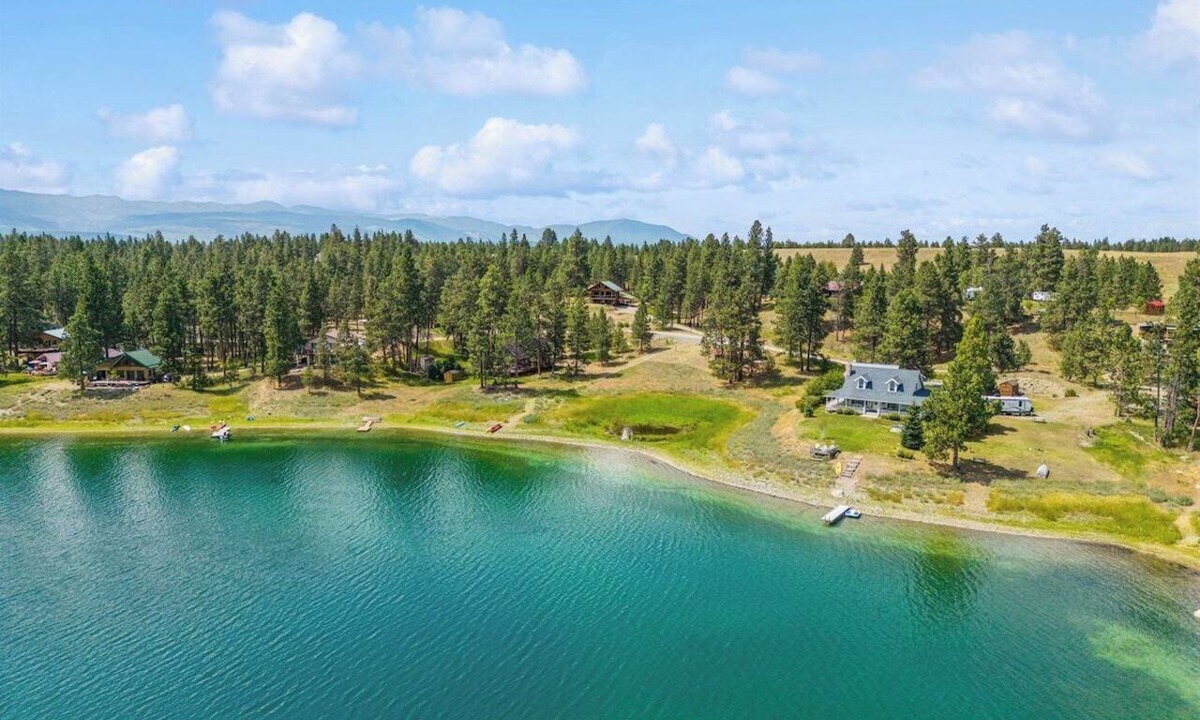 Eureka Cabin | Lakeside Retreat in Eureka! *30 Day Rental ONLY*