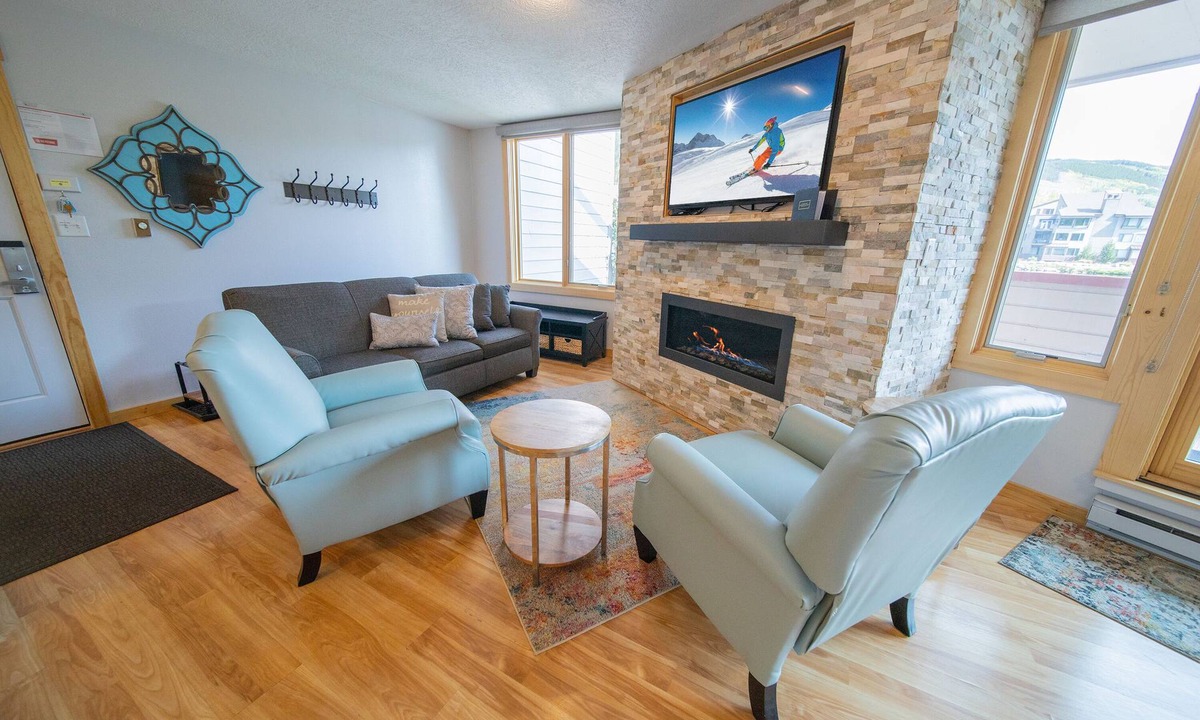 Lakeside Village Condo | Lakeside Retreat | Paddle, Hike & Relax