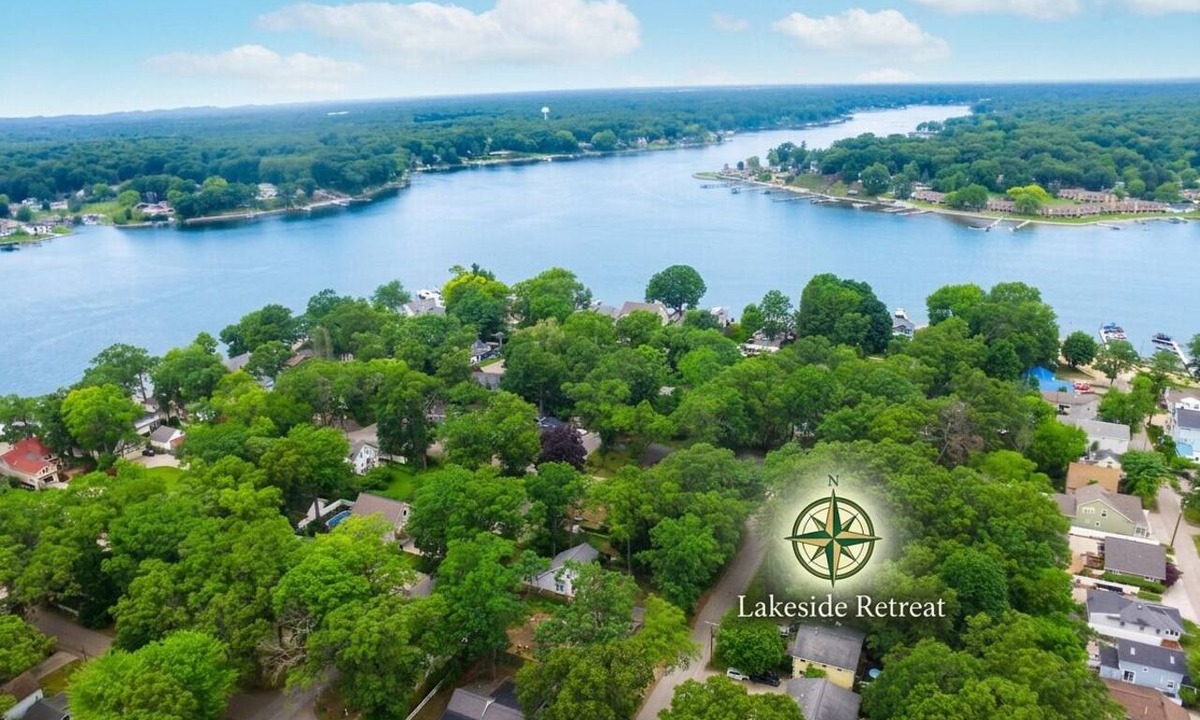 Spring Lake House | Lakeside Retreat