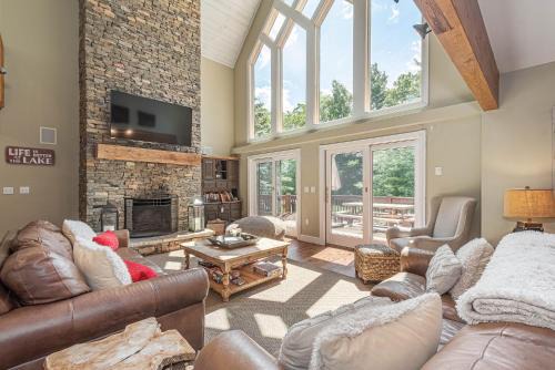 Waterfront Greens House | Lakeside Story