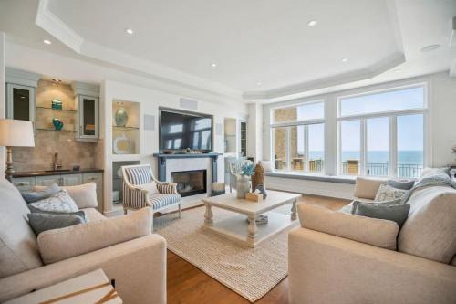 Stoney Creek House | Lakeside Villa