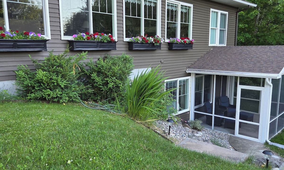 Onekama Apartment | Lakeview Hideaway