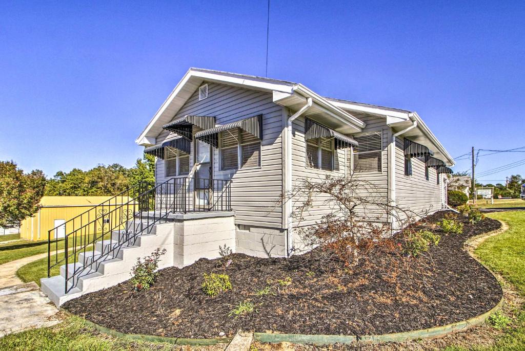 Lakeview House | Lakeview Home - 1 Mile from Bull Shoals Lake!
