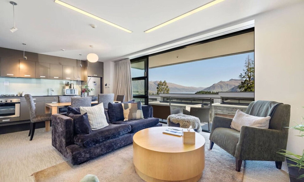 Queenstown Apartment | Lakeview Luxury: 2 Bed Retreat