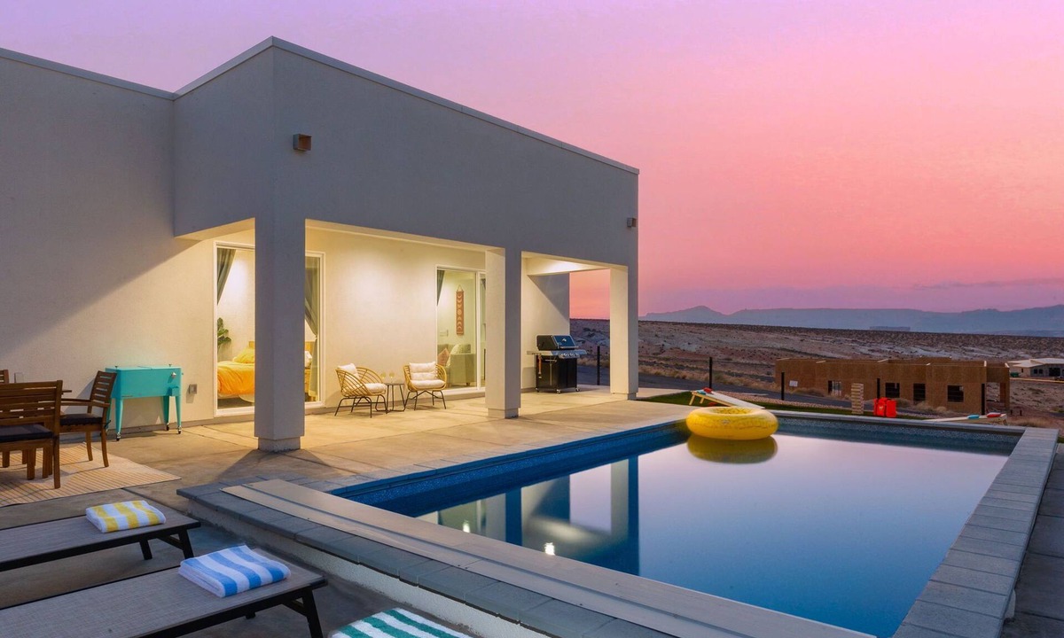 Greenehaven House | Lakeview Oasis at Powell - Heated Pool+Lake Views+Game Room