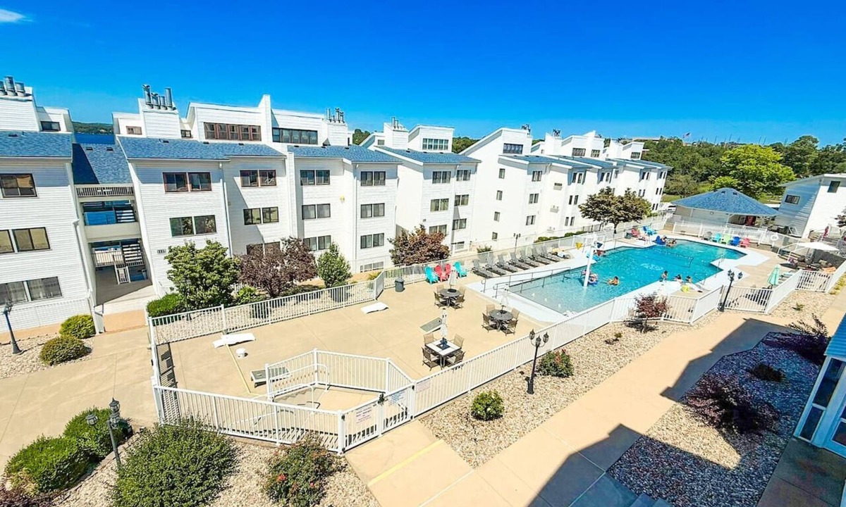 Osage Beach Condo | Lakeview Poolside 2BD/2BA/Pool/Balcony-Sleeps 6PP