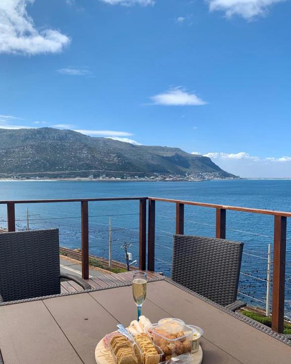 Fish Hoek Apartment | Lalapanzi