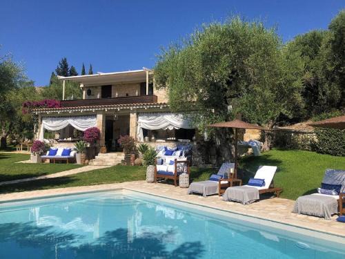 Lithakia Villa | Lalla Luxury Villa with Private Pool, Sea View & Spacious Garden