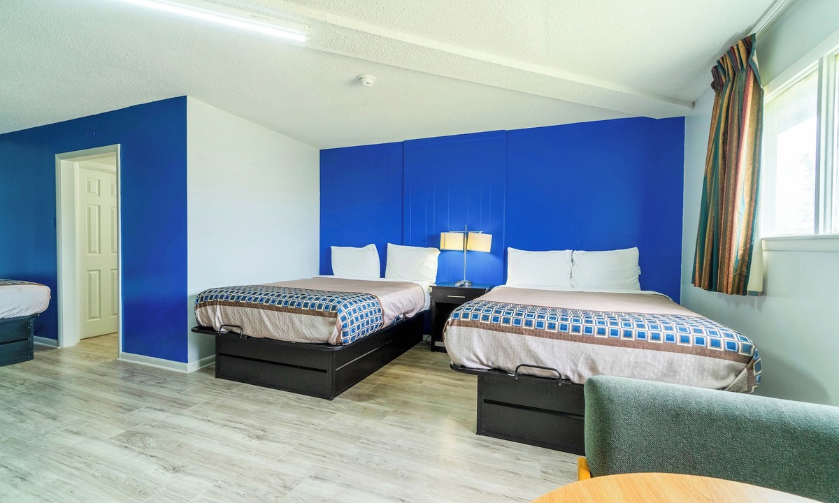 Independence Hotel | Lamplighter Inn By OYO Independence