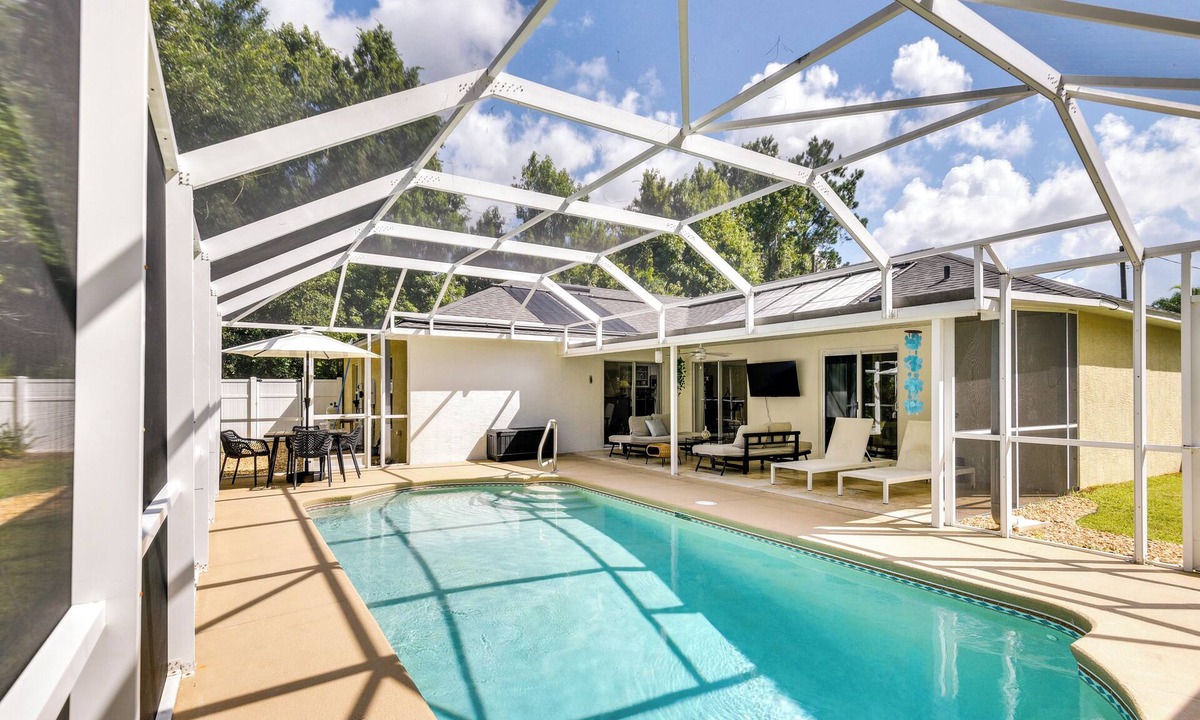 Palm Coast Cottage | Lanai & Fire Pit: Peaceful Palm Coast Home!