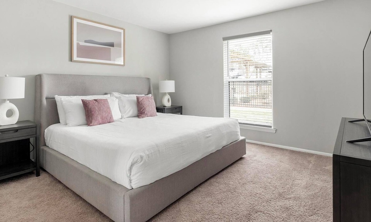 Homewood Apartment | Landing | Amazing 1BD, Gym, Clubhouse