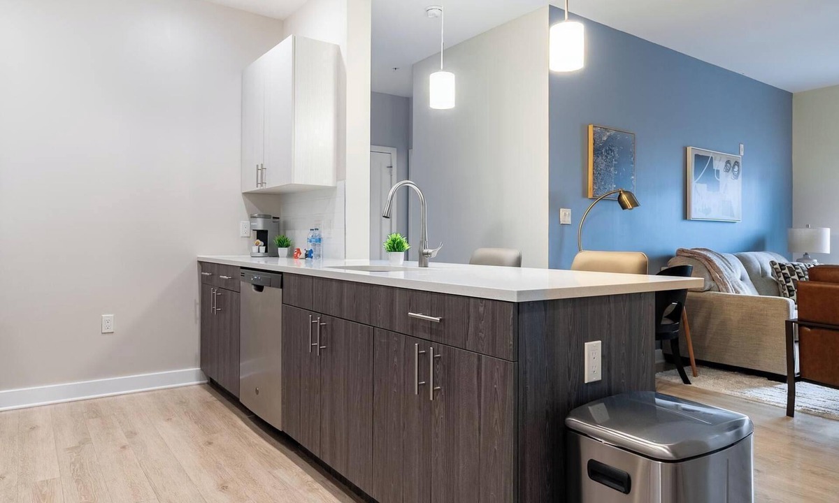 Windsor Apartment | Landing | Amazing 2BD, Pool, Clubhouse